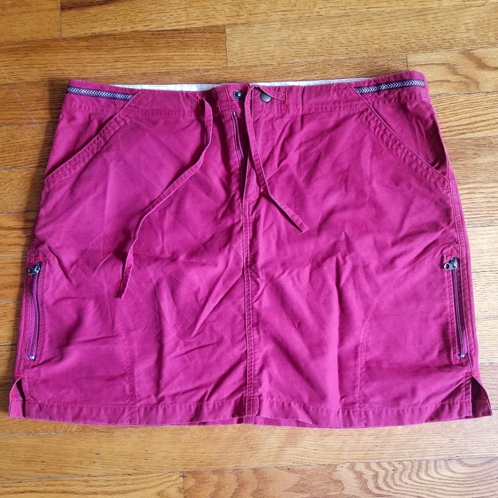 Redish pink Kühl hiking skirt in perfect condition.  Size large